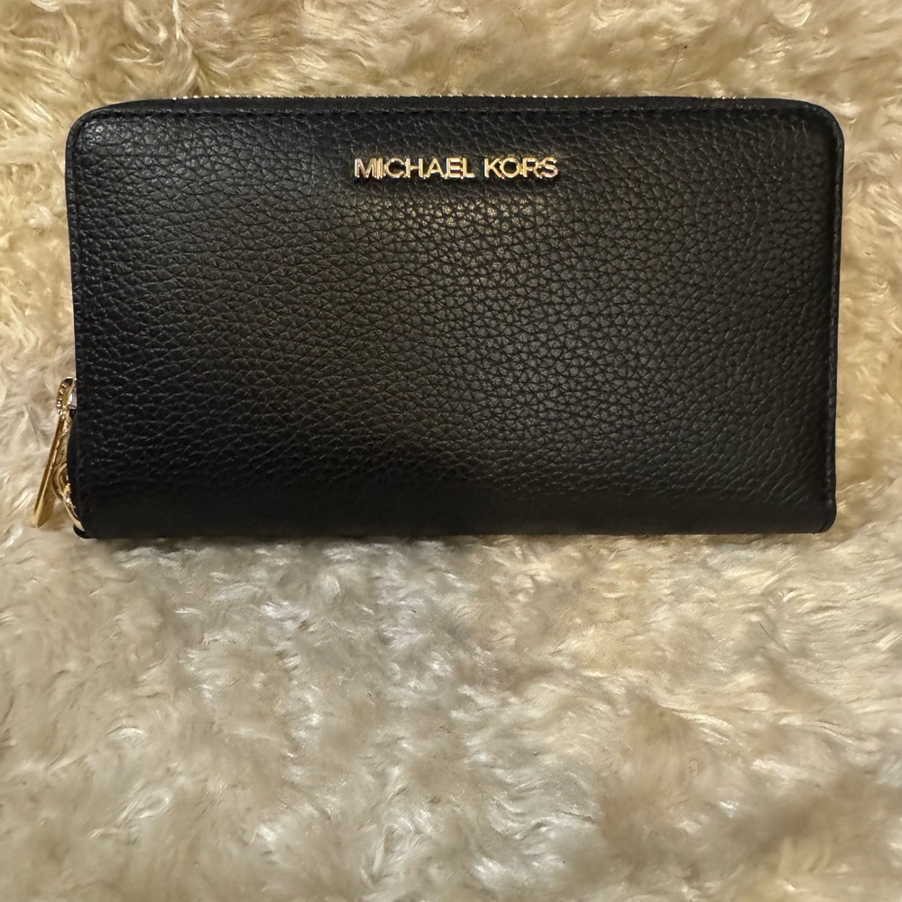 NWT Michael Kors Zip around Wallet